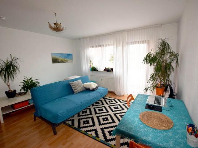 Helle und freundliche 1 Zimmer Wohnung mit Balkon und PKW Außenstellplatz