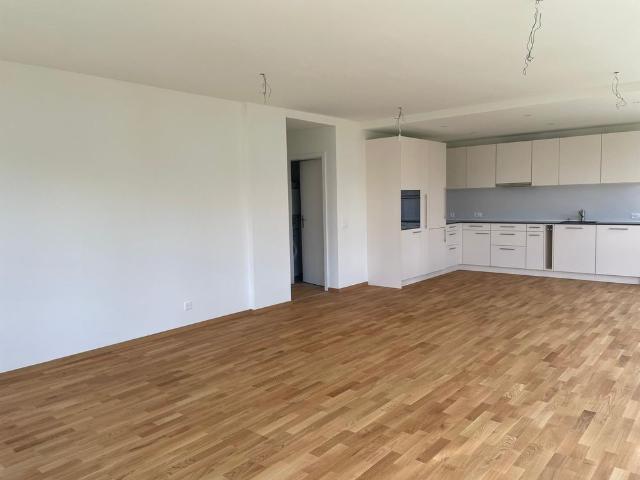 Helle und nicht alltägliche Wohnung am Waldrand