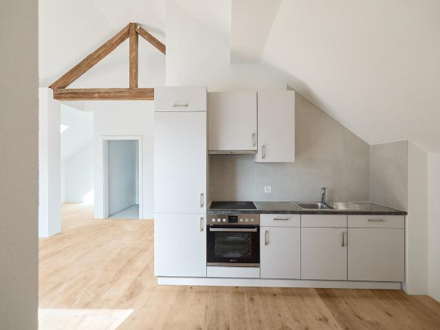 HELLE UND ZEITGEMÄSSE 2.5 ZIMMER DACHWOHNUNG