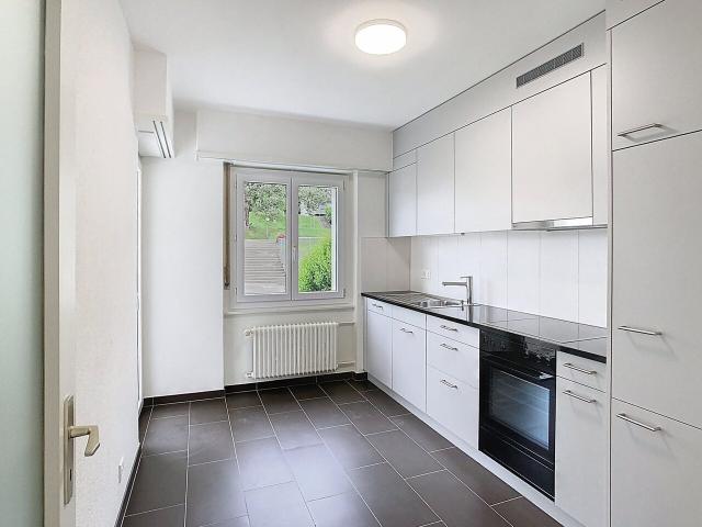Helle Wohnung mit atemberaubender Aussicht und zwei Balkonen!