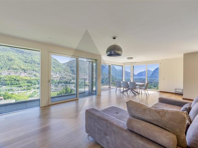 HELLE WOHNUNG MIT AUSSICHT UND 2 GARAGENSTELLPLÄTZEN