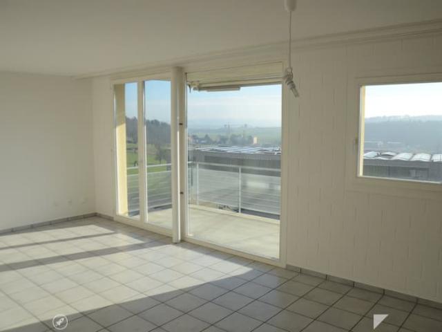 Helle Wohnung mit Balkon