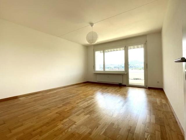 Helle Wohnung mit Balkon