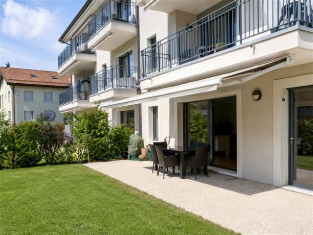 Helle Wohnung mit Garten