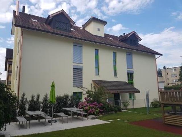 Helle Wohnung mit Gartensitzplatz & Wintergarten in Dübendorf
