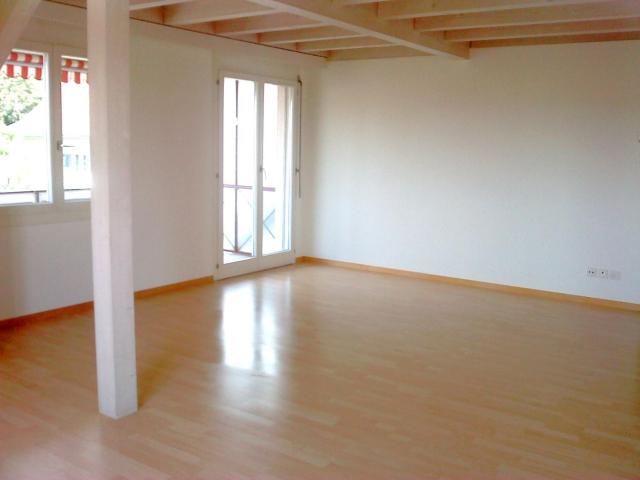Helle Wohnung mit großem Balkon