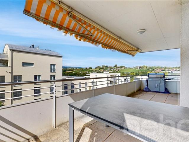 Helle Wohnung mit großem Balkon und Seeblick an den Toren von Morges