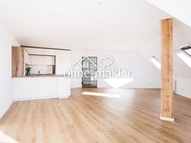 Helle Zwei Raum Wohnung mit offener Wohnküche in Top Lage!