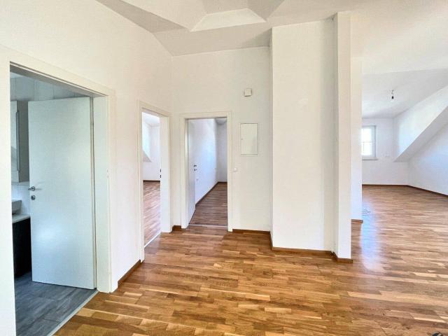 Helle Dachgeschoss Wohnung in Neulengbach mit Garten