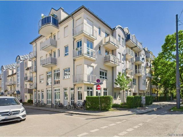 Helle Dachgeschosswohnung mit Studio und zwei Balkonen Urbanes Wohnen in bester Lage