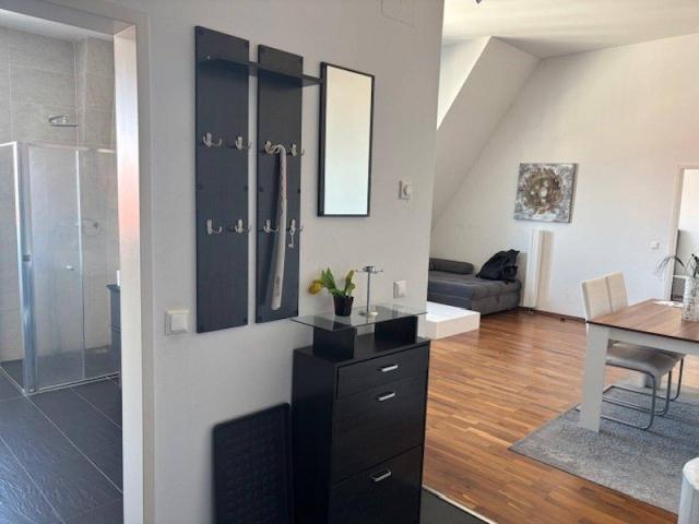 Helle Dachgeschoßwohnung in ruhiger Lage!