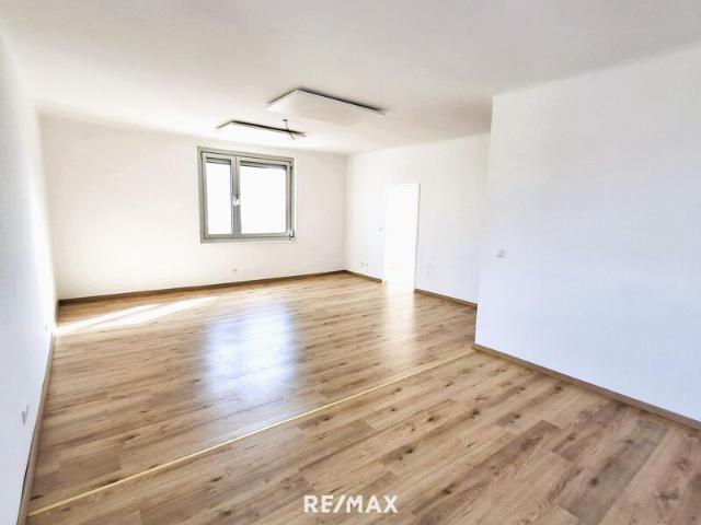 Helle Dachgeschoss Wohnung, saniert, mit kleiner Terrasse und einem Balkon! In Eisenstadt, Immobilien auf inserate. Net EUR 220.000