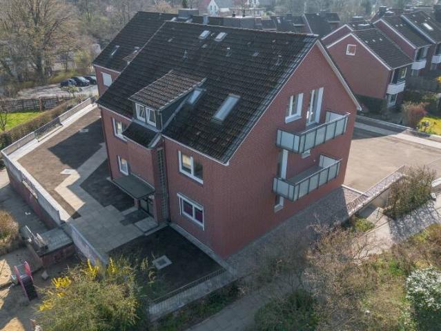 Helle DG Wohnung mit Balkon und TG auf Erbpacht