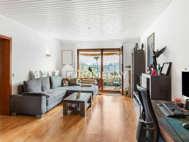 Helle DG Wohnung mit Süd Ost Balkon, Wannenbad und gepflegter Ausstattung