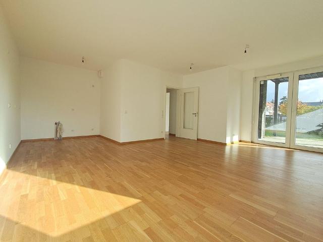 Helle Erdgeschosswohnung mit großer Terrasse und eigenem Gartenanteil