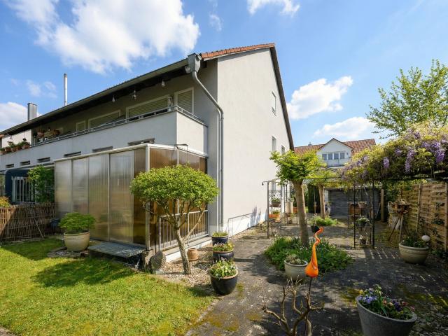 Helle Gartenwohnung mit Wintergarten, Hobbyraum & Carport