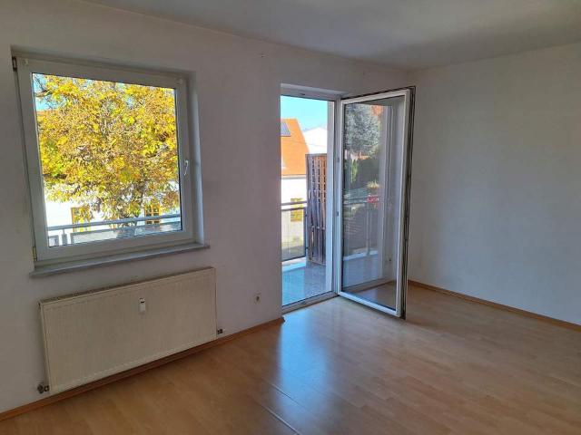 Helle Garçonnière mit schönem Balkon