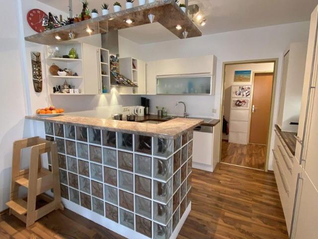 Helle Gepflegte 3 Zimmer Wohnung mit Tiefgaragenplatz Privatverkauf