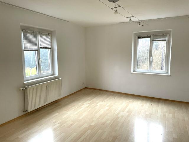 Helle, gepflegte 2 Zimmer Wohnung in sonniger Waldrandlage