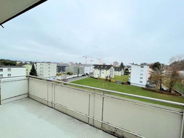 Helle, gepflegte Wohnung mit Balkon!