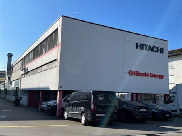 Helle Gewerbefläche direkt neben dem Altbach in Dietlikon