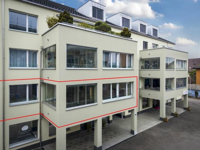 Helle, neuwertige Wohnung an zentraler Lage inklusive Einstellplatz in TG