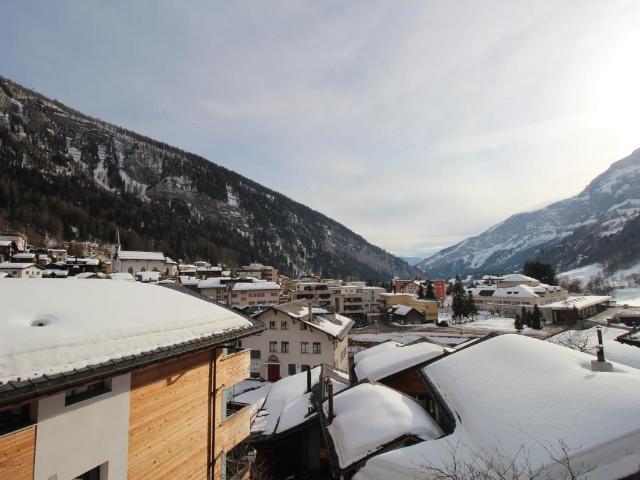 Helle, renovierte 3.5 Zimmerwohnung, sehr grosse Terrasse süd & wunderschöne Aussicht