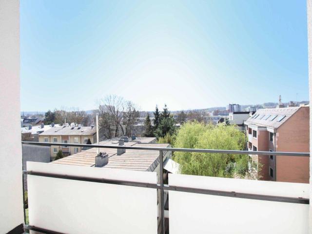 Helle & ruhige 2 Zi. Wohnung mit Südbalkon !