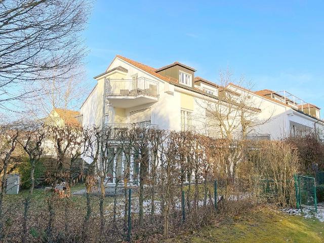 Helle sehr gut geschnittene 2 Zimmer Wohnung mit Südwest Terrasse und eigenem Garten, ruhige Lage
