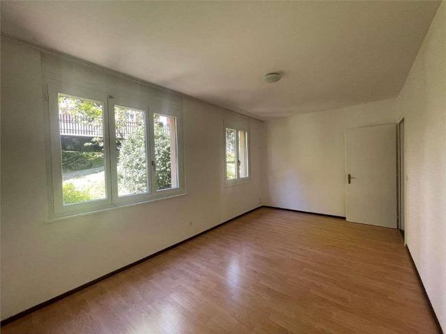 Helles 3.5 Zimmer Wohnung in Gentilino mit großer überdachter Terrasse und Blick