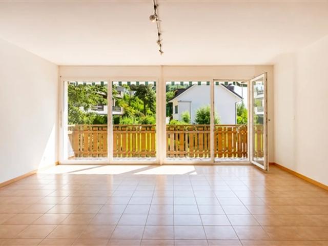 Helles 3.5 Zimmer mit Balkon nach Süden!