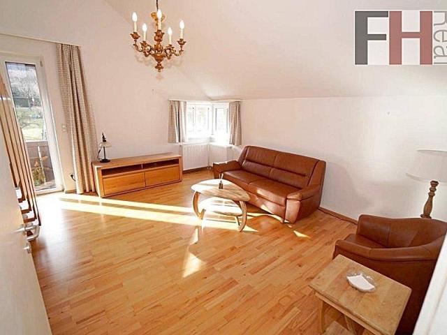 Helles 2,5 Zimmer Apartment mit Balkon, Dachterrasse und viel Flair