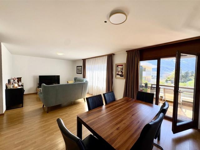 Helles 4.5 Zimmer Apartment im 1. Stock