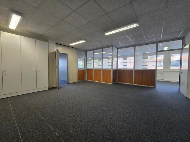 Helles Büro von 156m2 Sonderangebot! 2 erste Mieten angeboten