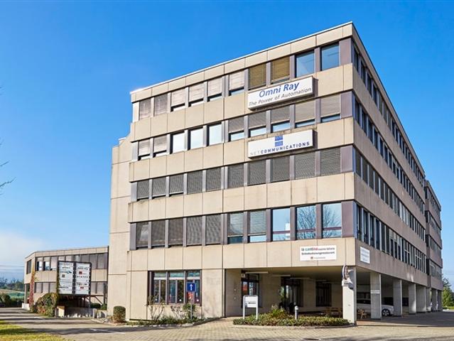 Helles Büro im 4. OG in Dübendorf – sofort verfügbar