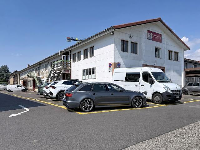 Helles Büro mit etwa 25 m²