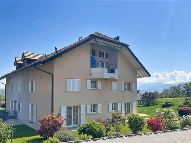 Helles Doppelhaus mit großzügigen Zahlen im Herzen von Servion