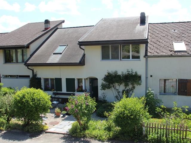 Helles Doppelhaushaus mit Veranda und Garten – gelegen in einer Sackgasse