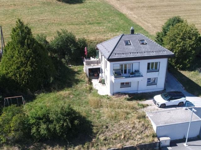 Helles Einfamilienhaus mit freiem Blick und schönem Potenzial