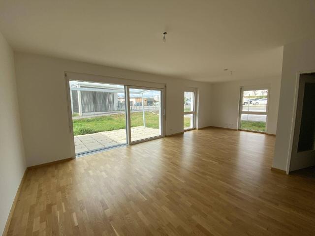 Helles, modernes Reihenendhaus