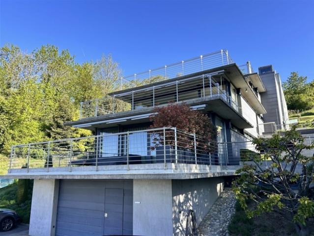 Helles Penthouse mit vier Zimmern in Lutry