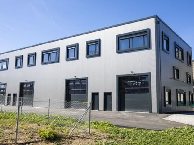 Helles und modernes Gebäude – Aufzug – Flexible Mietbedingungen