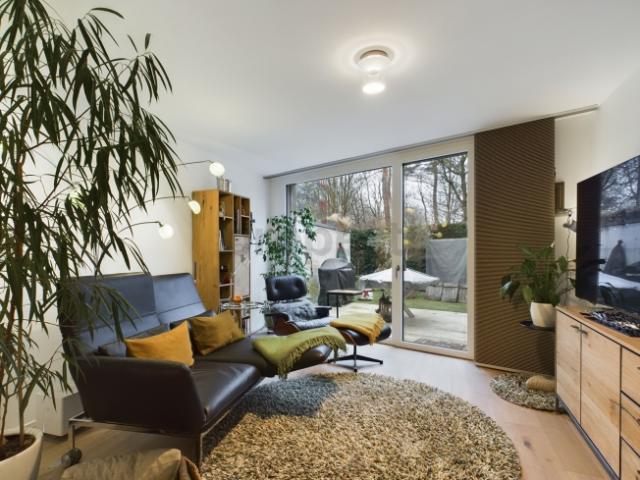 Helles und grosszügiges 5.5 Zimmer Eckreihenhaus in begehrter Lage von Reinach