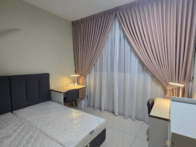 HELP UNI Subang Middle room with attached bathroom for rent
