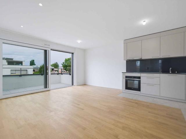 Hervorragende neue 3,5 Zimmer Wohnung mit Balkon