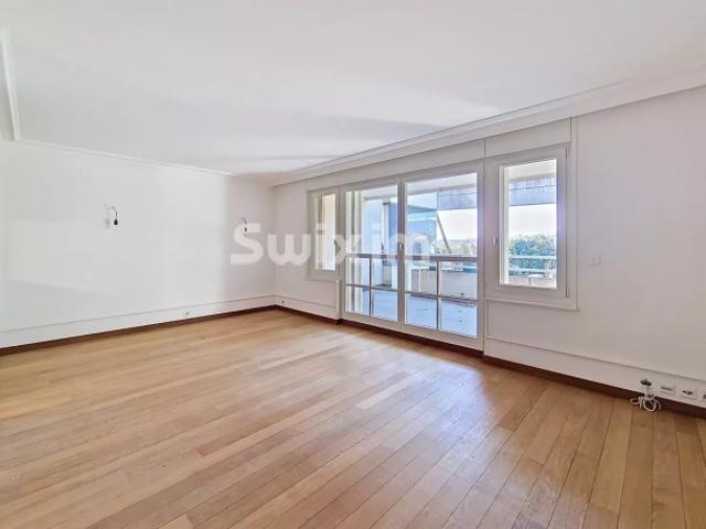 Hervorragende, geschmackvoll renovierte 4 Zimmer Wohnung