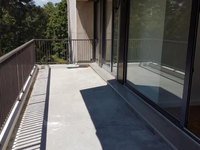 Hervorragende große 7,5 Zimmer Wohnung in einer ruhigen Gegend mit Terrasse in Champel