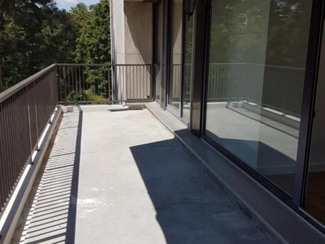 Hervorragende große 7,5 Zimmer Wohnung in einer ruhigen Gegend mit Terrasse in Champel