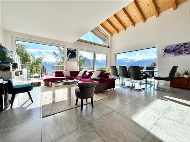 Hervorragende jüngste Villa, bestehend aus zwei Wohnungen