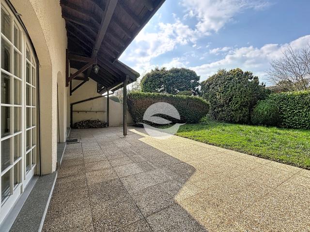 Hervorragende luxuriöse Doppelvilla von 7,5 Fuß mit Festmachboje